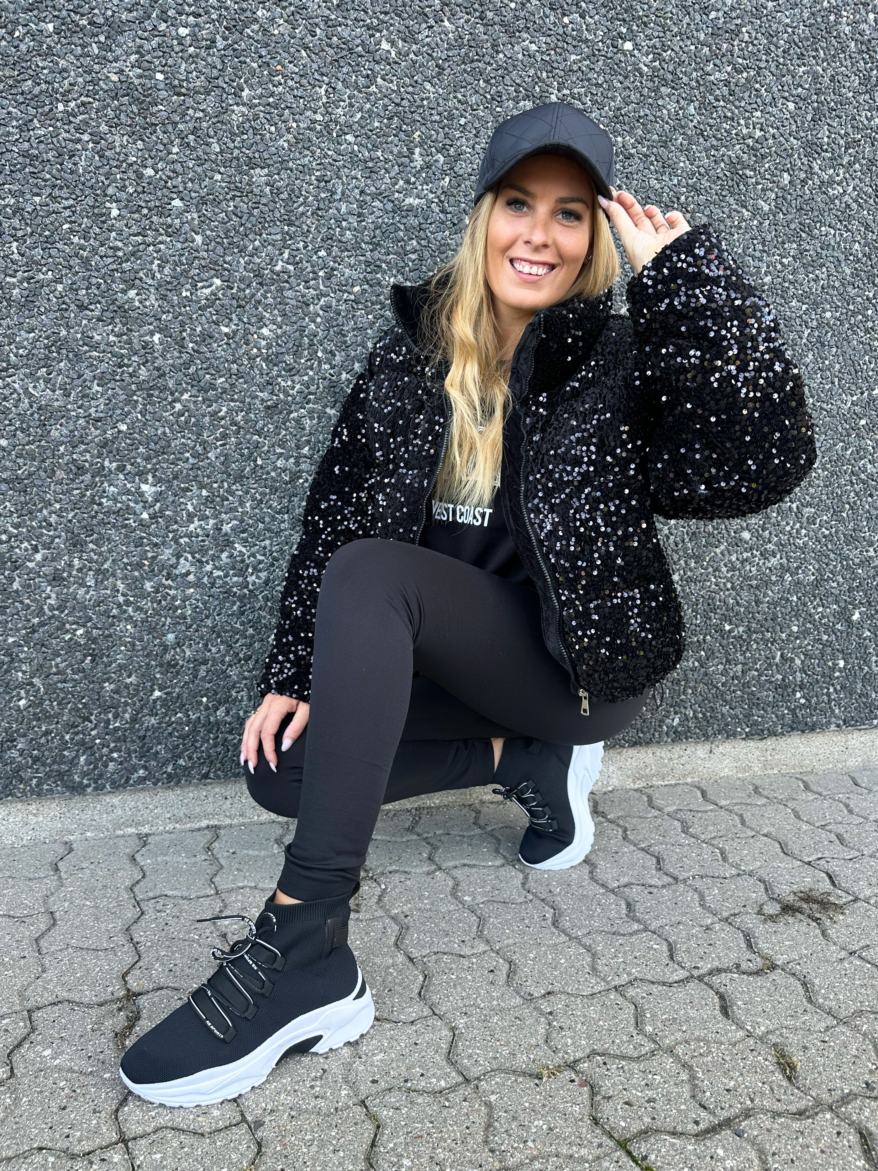 Alena - Kort dynejakke med pailletter